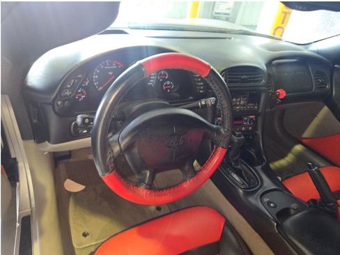 Used 2004 Chevrolet Corvette Convertible w/ Preferred Equipment Group RWD image 7