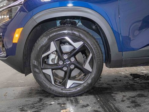 Used 2024 Kia Seltos EX image 8