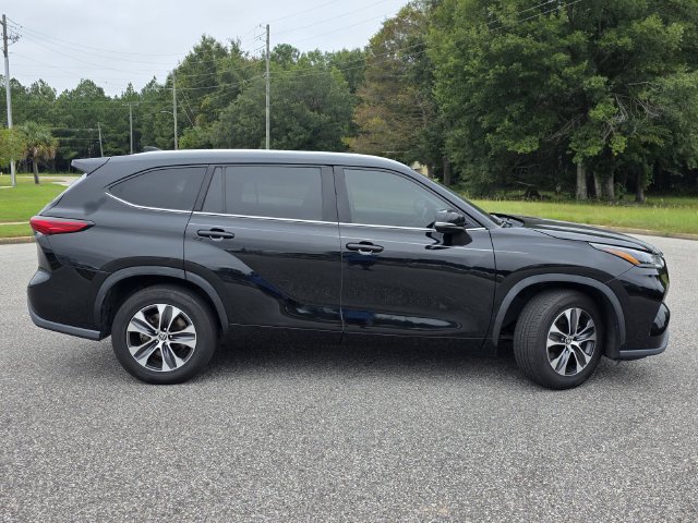 Used 2021 Toyota Highlander XLE FWD image 38