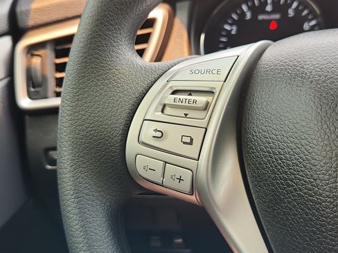 Used 2016 Nissan Rogue SV AWD/4WD image 19