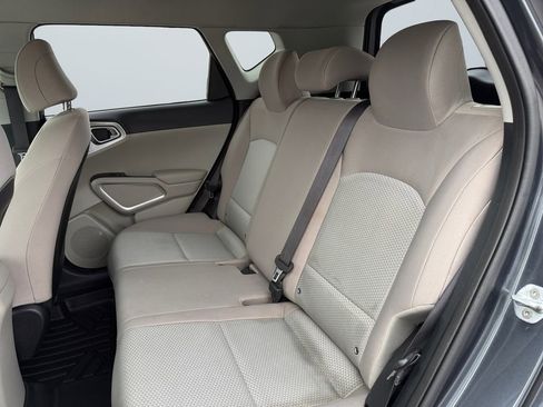 Used 2022 Kia Soul LX image 13