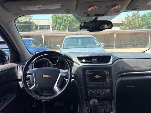 Used 2017 Chevrolet Traverse LT FWD image 14