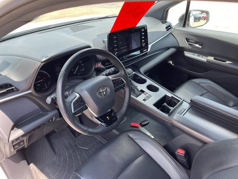 Used 2021 Toyota Sienna XSE AWD/4WD image 10