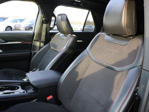 Used 2025 Ford Explorer ST image 20