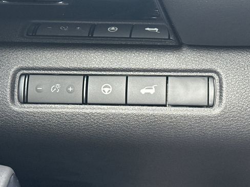 New 2025 Nissan Pathfinder SV w/ SV Premium Package image 32