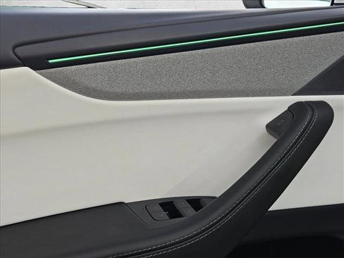 Used 2026 Tesla Model Y Long Range image 9