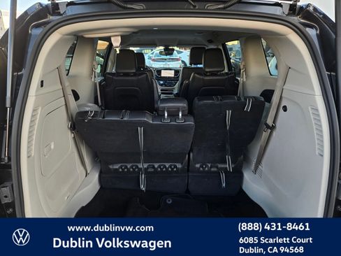 Used 2024 Chrysler Pacifica Select image 25