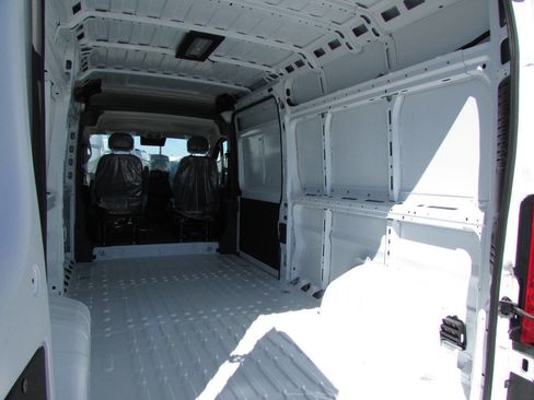 Used 2025 RAM ProMaster 2500 w/ Convenience Group image 25