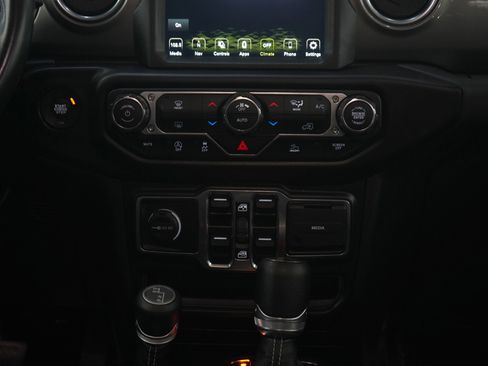 Used 2021 Jeep Wrangler Unlimited Sahara w/ Uconnect 4C Nav & Sound Group AWD/4WD image 16