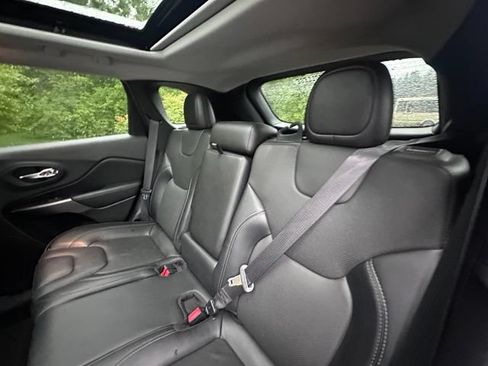 Used 2021 Jeep Cherokee Limited AWD/4WD image 11