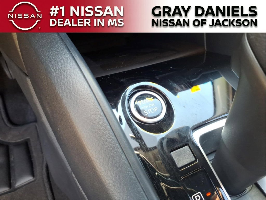 Used 2025 Nissan Versa SV w/ Trunk Package FWD image 15