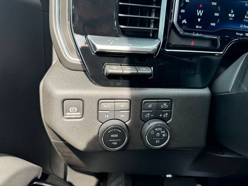 Certified 2025 Chevrolet Silverado 1500 High Country w/ Technology Package AWD/4WD image 30