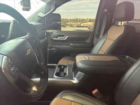 Used 2024 Chevrolet Silverado 3500 High Country w/ High Country Premium Package AWD/4WD image 19