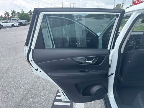 Used 2018 Nissan Rogue S FWD image 16