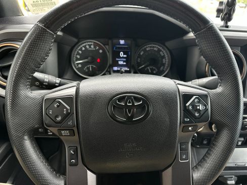 Used 2022 Toyota Tacoma TRD Off-Road w/ Technology Package image 19