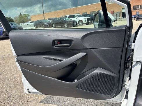 Used 2025 Toyota Corolla LE image 18
