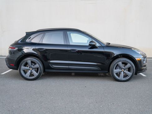 Certified 2026 Porsche Macan AWD/4WD image 8