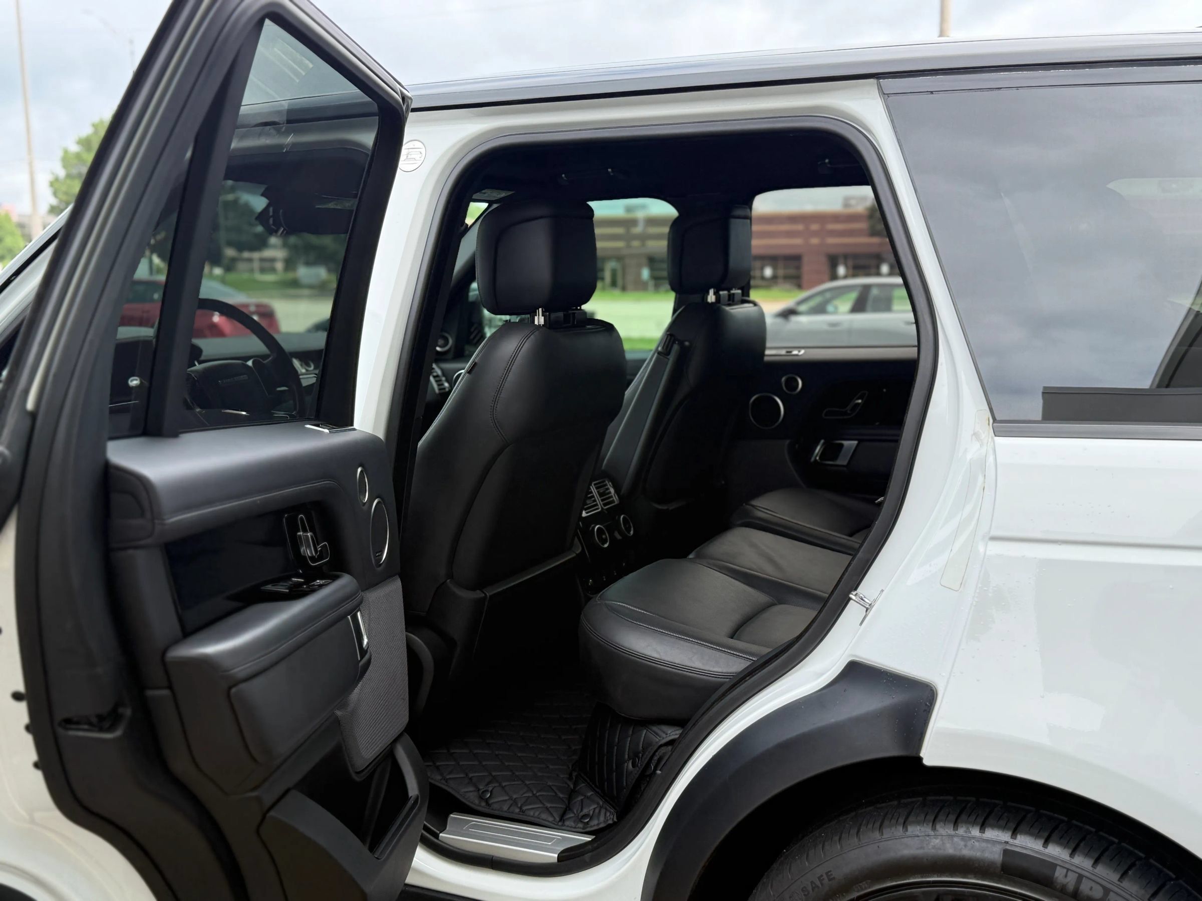Used 2018 Land Rover Range Rover HSE AWD/4WD image 10