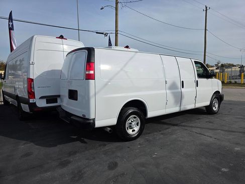 Used 2019 Chevrolet Express 2500 Extended image 6