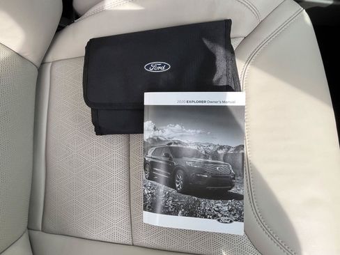 Used 2020 Ford Explorer Platinum w/ Premium Technology Package AWD/4WD image 34