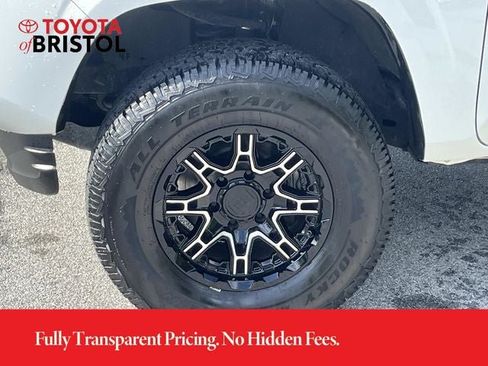 Used 2023 Toyota Tacoma SR AWD/4WD image 12