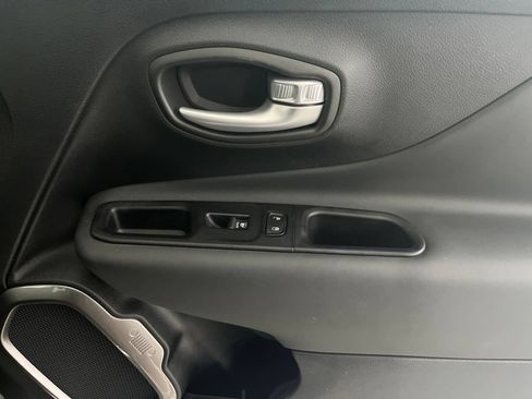 Used 2023 Jeep Renegade Latitude AWD/4WD image 55