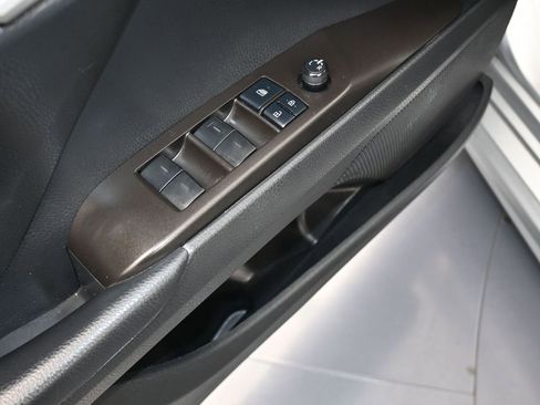 Used 2022 Toyota Camry SE image 13