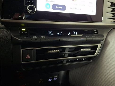 Used 2025 Toyota Camry SE image 17