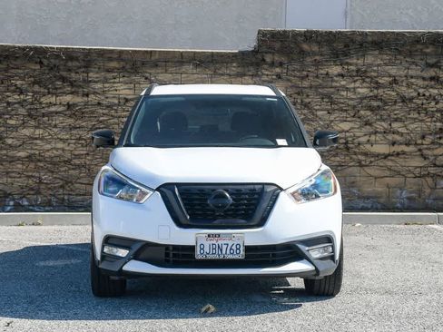 Used 2018 Nissan Kicks SR image 2