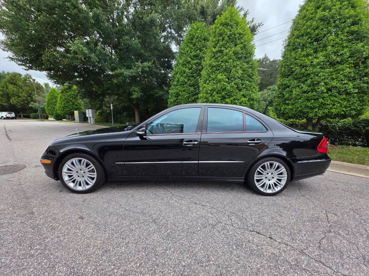 Used 2008 Mercedes-Benz E 550 Sedan image 2