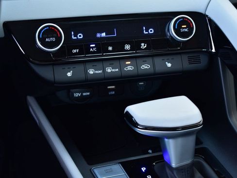 New 2026 Hyundai Elantra Limited FWD image 32