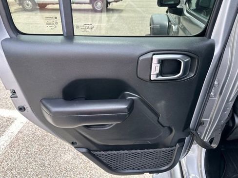 Used 2019 Jeep Wrangler Unlimited Sport S AWD/4WD image 31