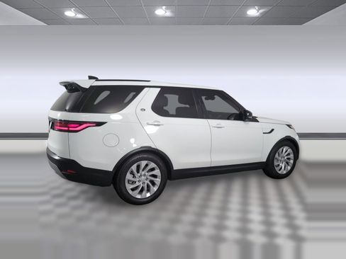 Certified 2025 Land Rover Discovery S image 8