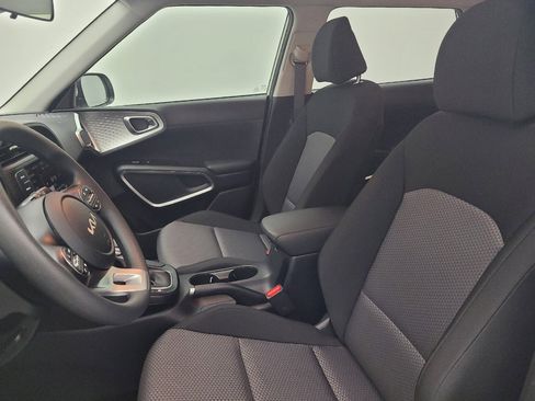 Used 2025 Kia Soul LX FWD image 17