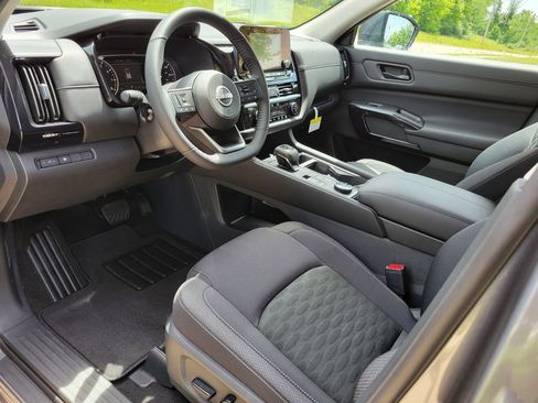 New 2025 Nissan Pathfinder SV w/ Cargo Package image 6