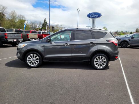 Used 2017 Ford Escape Titanium w/ Equipment Group 301A AWD/4WD image 8