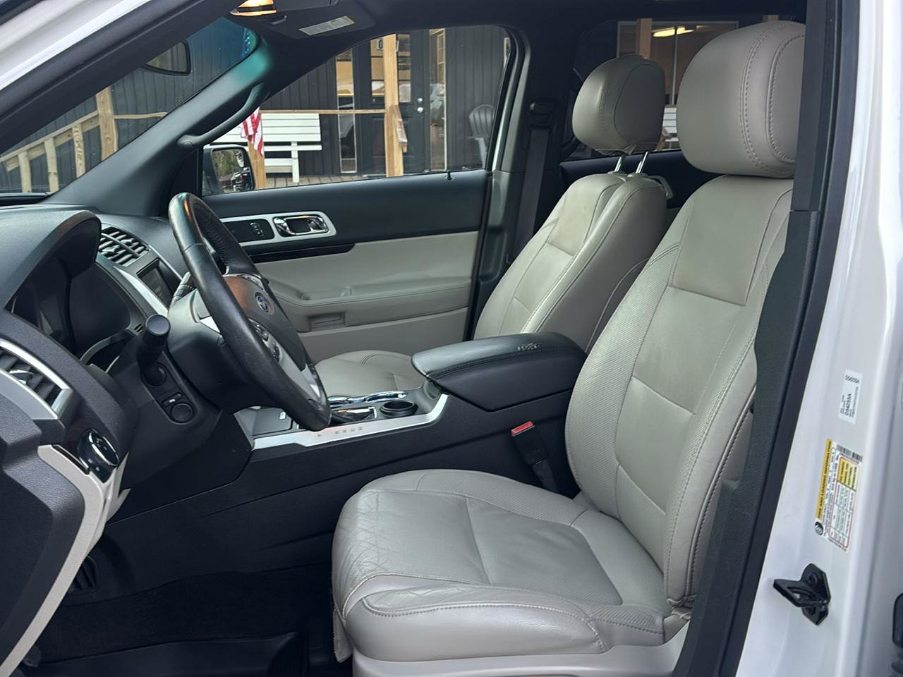 Used 2015 Ford Explorer Limited w/ Equipment Group 301A FWD image 11
