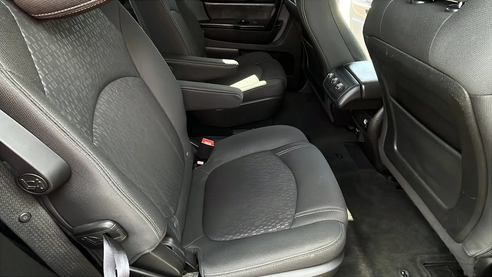 Used 2014 GMC Acadia SLE FWD image 19