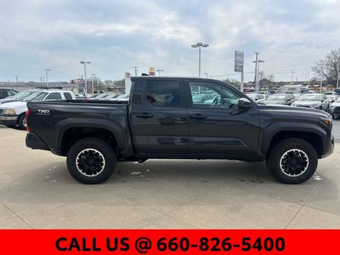 Used 2024 Toyota Tacoma TRD Off-Road image 4