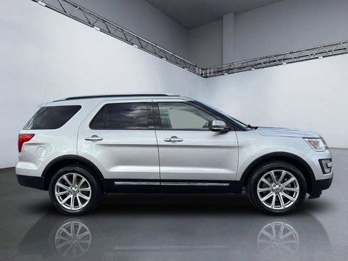 Used 2017 Ford Explorer Limited image 3