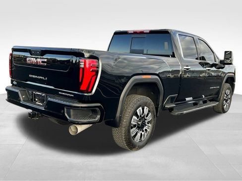 Used 2025 GMC Sierra 2500 Denali image 8