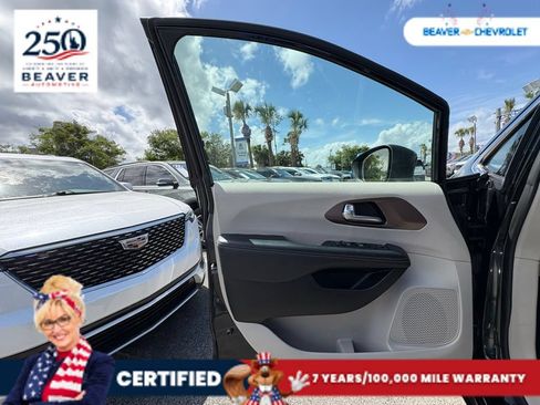 Used 2023 Chrysler Voyager LX FWD image 32