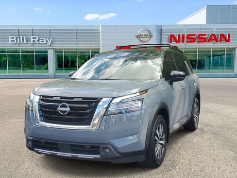 Used 2022 Nissan Pathfinder SL image 2