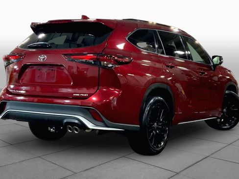 Used 2024 Toyota Highlander XSE AWD/4WD image 13