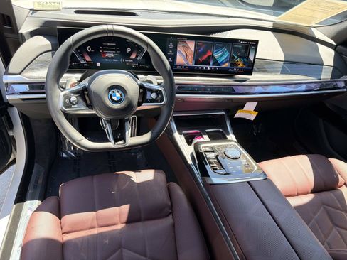 Used 2026 BMW 750e xDrive AWD/4WD image 7