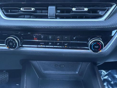 Used 2025 Chevrolet Equinox LT image 38