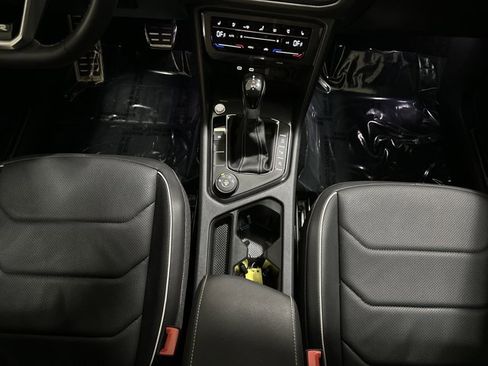 Certified 2023 Volkswagen Tiguan SEL R-Line image 34