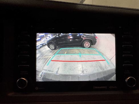 Used 2020 Toyota Sienna XLE 8 Passenger 4dr Mini Van image 29