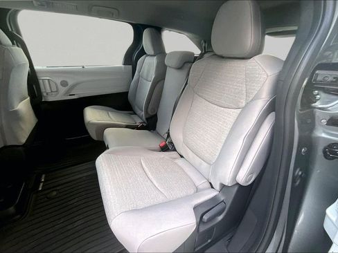 New 2026 Toyota Sienna LE image 17