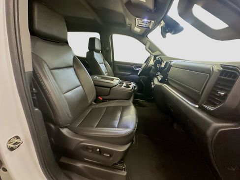 Used 2025 GMC Sierra 1500 SLT AWD/4WD image 32